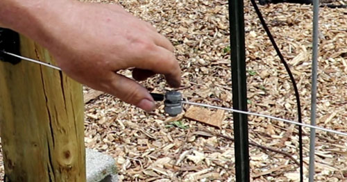 Joint clamp to connect wires